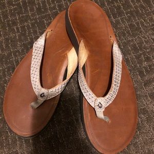 Women’s leather flip flops